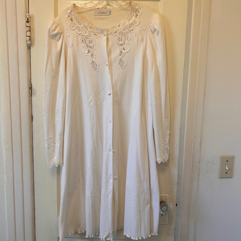 Vintage Serena Ivory 100% Cotton Boudoir House Coat Sz S Applique Button Closure